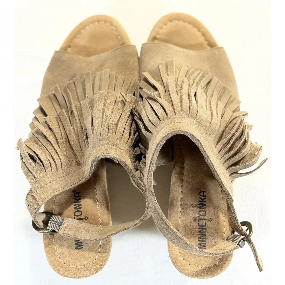 Minnetonka 9 Espadrille Wedge Tan Fringe Suede Leather Coastal‎ Cowgirl Western